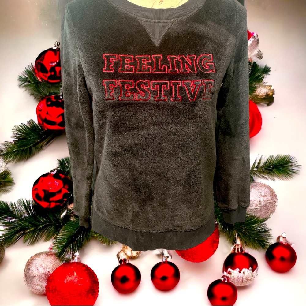 “Feeling Festive” Women’s XS Black Velour Sweatshirt/Sleepwear fr…